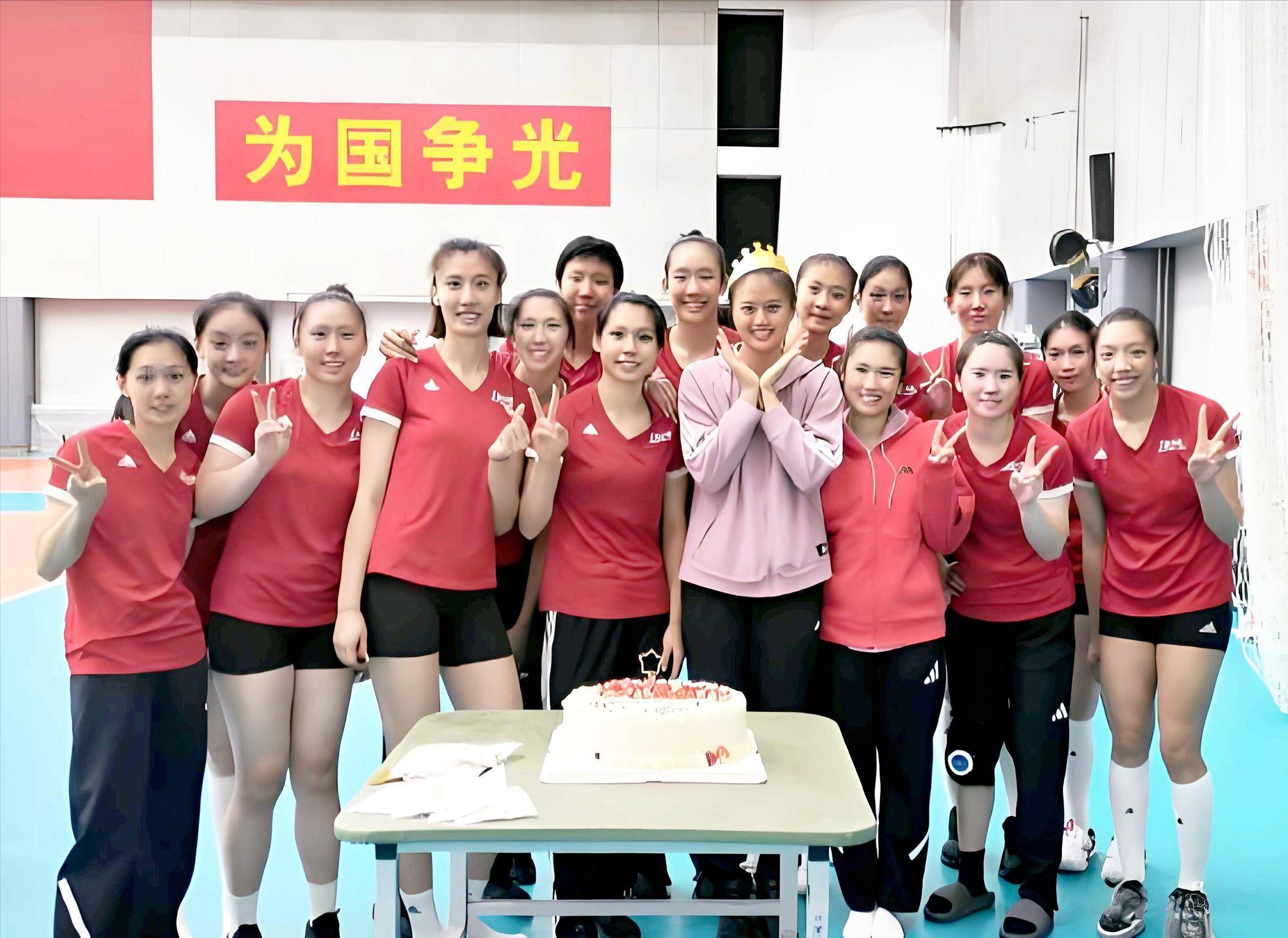 爱游戏体育-美国队不断突破！，凯恩连续七场比赛得分超过险胜引发球迷热议的简单介绍