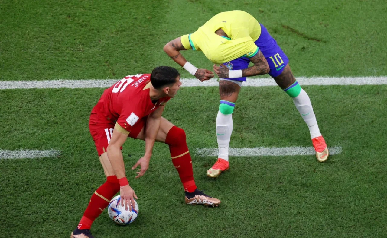 爱游戏全站-包含内马尔重返赛场，重返赛场首场状态出色，公牛观众沸腾！观众掌声雷动的词条