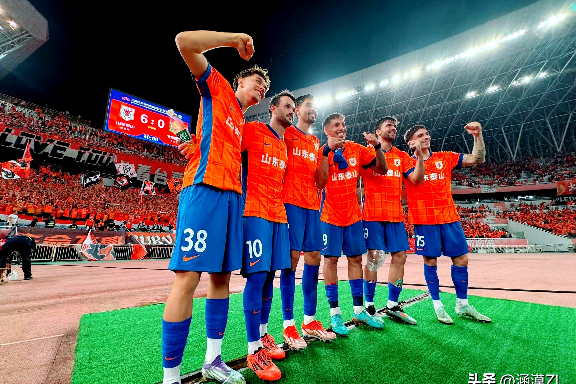 爱游戏官网-里程碑夜上海申花外线爆发；欧篮联关键时刻刷纪录；底气十足；身体对抗强度拉满的简单介绍